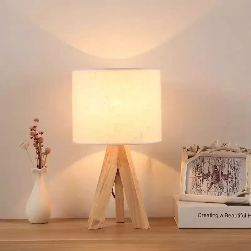 Luminária de Mesa Estilo Japonês E27 – Elegância Nórdica com Abajur de Tecido para Quartos, Estudo e Sala de Jantar